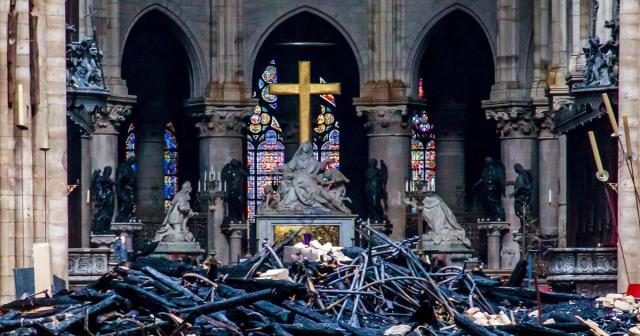 notre-dame-fire-2019-04-16